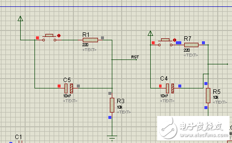 我在proteus里按右图画了一个复位电路